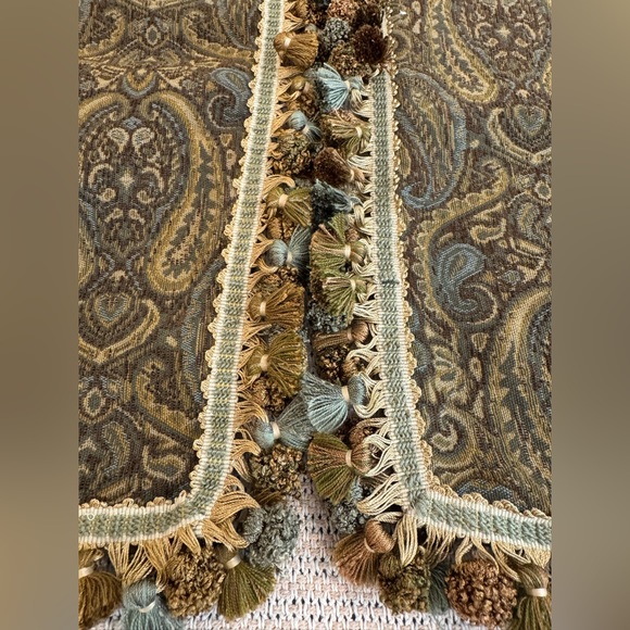 Elegant Paisley Throw Pillow Forms- 19” Square - Picture 6 of 11